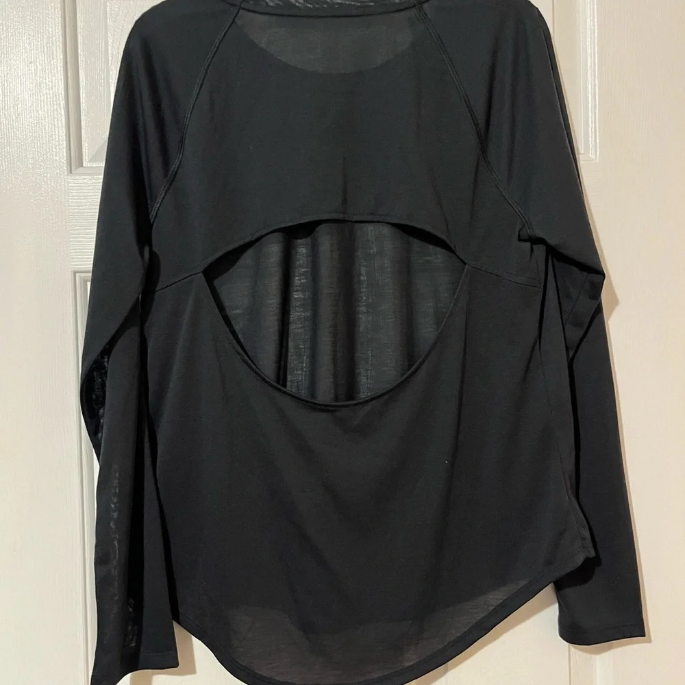 Under Armour Women's Black Long Sleeve Top with back cut out - Picture 2 of 4